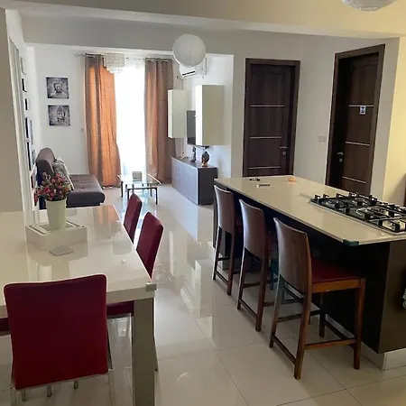 Beautiful And Spacious 2 Double Bedroom Pieta