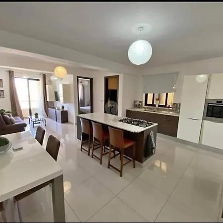Apartment Beautiful And Spacious 2 Double Bedroom Pieta